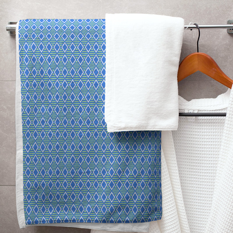 Serviette de bain à losanges géométriques, Bleu ciel / Vert