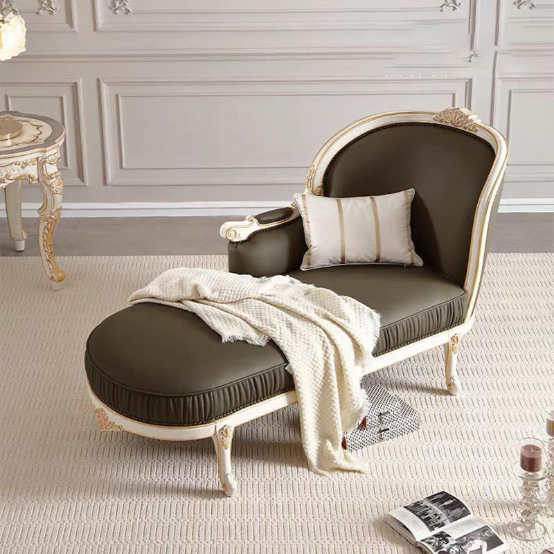 Chaise d'art en bois massif sculpté, Orienté à droite