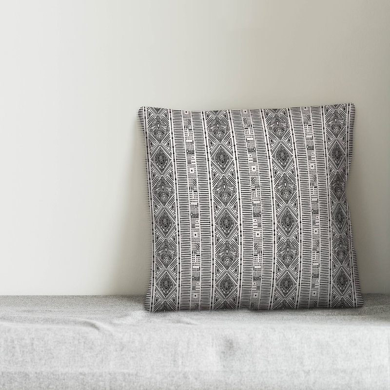  Coussin Tribal, 18 po x 18 po, Blanc / noir géométrique 1