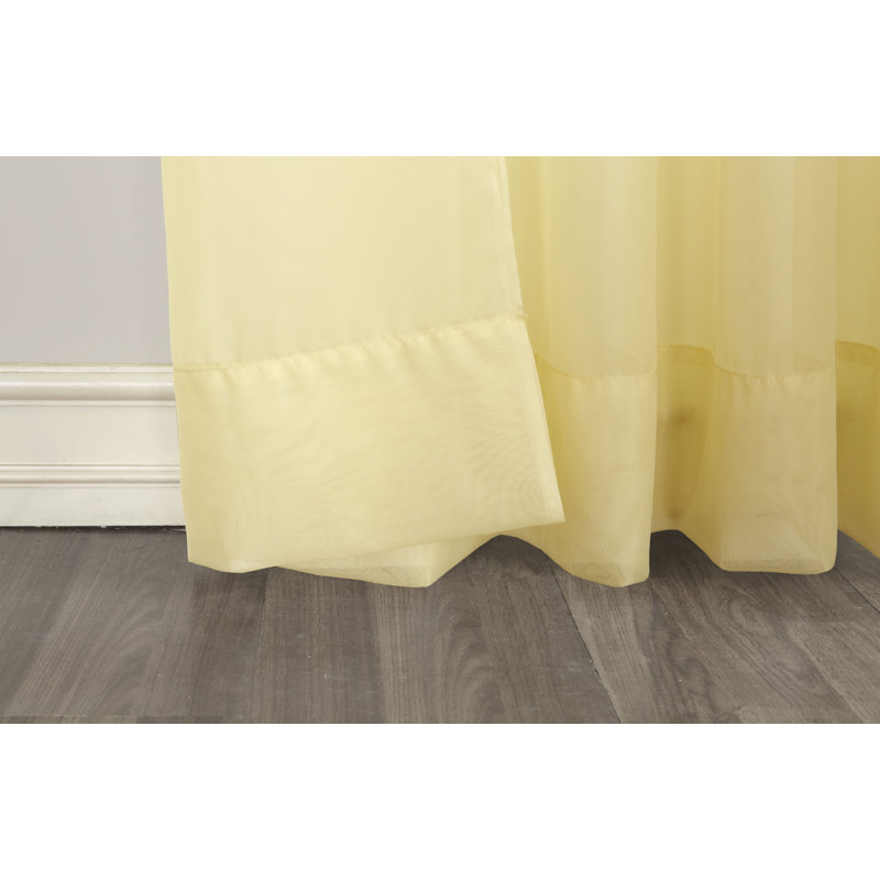 Panneau de rideau transparent avec passe-tringle Wayfair Basics® Albia, L 59 po x L 84 po, Jaune