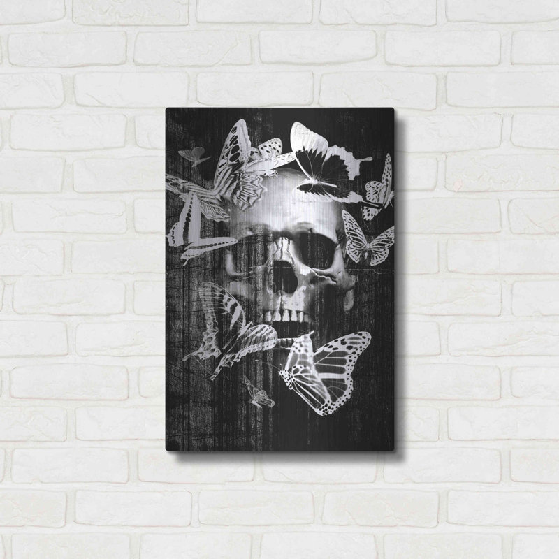 «Tête de mort papillon» par GraphINC, H 24 po x l 16 po