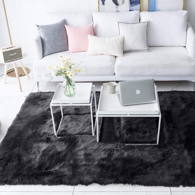 Tapis gris foncé à poil long Macie-Rae