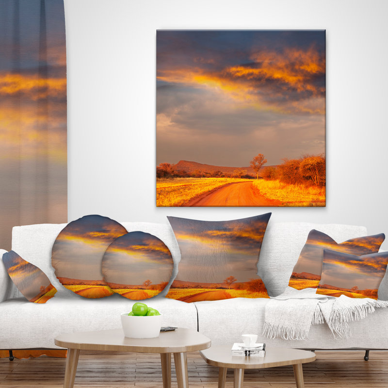 Fantastique route et ciel au Kenya - Coussin à imprimé paysage, 18 po x 18 po, Coussin décoratif
