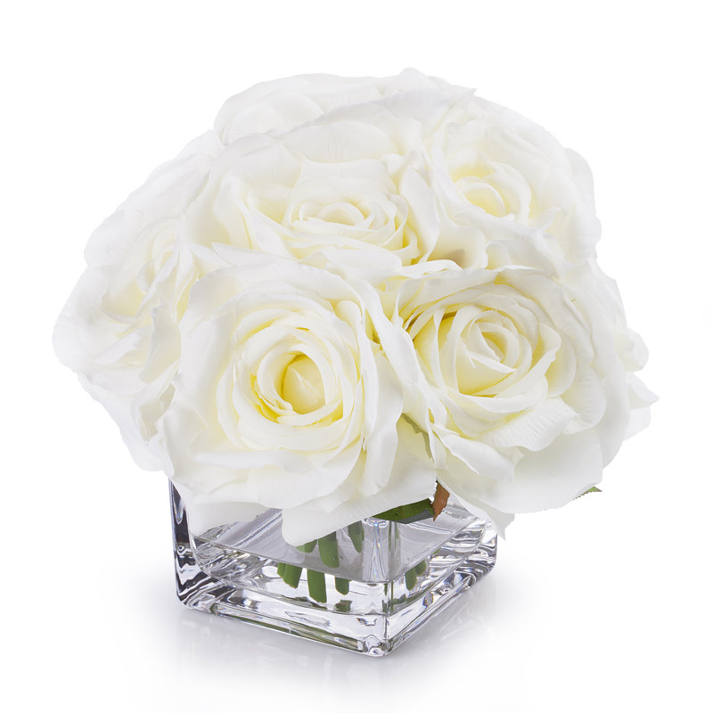 Arrangements floraux et centres de table roses dans un vase, Crème