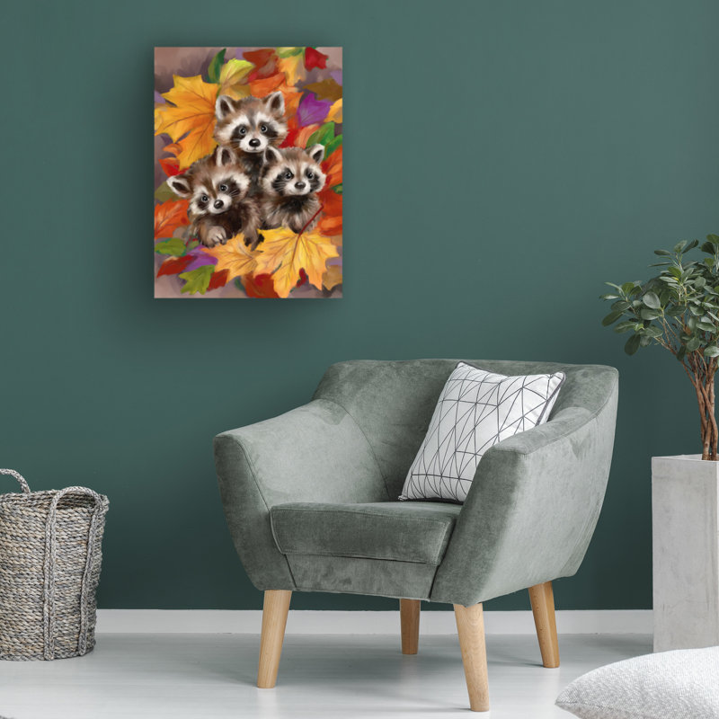 Trois ratons laveurs en automne sur toile, H 19 po x l 14 po x P 2 po
