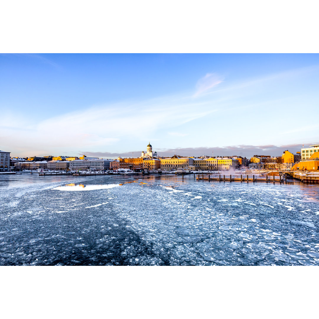 Stadtbild von Helsinki mit Kathedrale von Subodh Agnihotri - Drucken