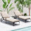 Chaise longue pour l'extérieur - ensemble de 2 chaises de piscine avec coussin et 1 table d'appoint de patio en fonte d'aluminium avec roulettes et inclinable réglable (coussin beige)