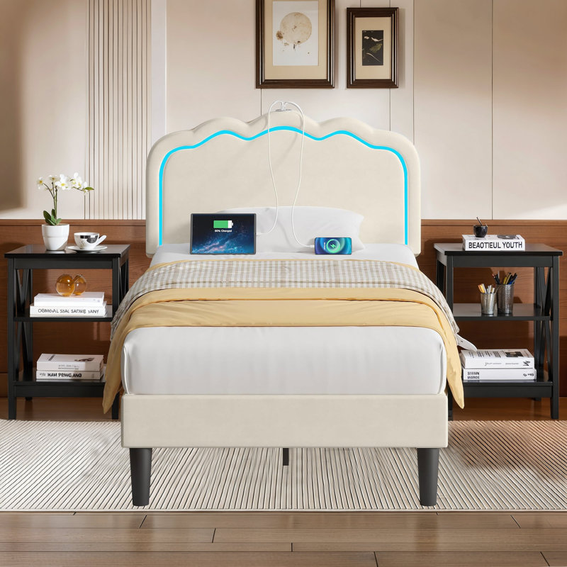 Lit double tapissier double avec 2 tables de chevet - lumières DEL et station de charge, ensemble de chambre à coucher moderne