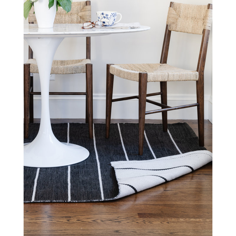 Area Rug in Black, Rectangle 3'6" x 5'6"