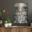 «Barista» par Tim Nyberg, art mural en métal de luxe «Barista» par Tim Nyberg-101656531