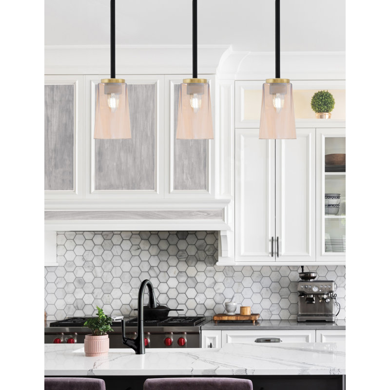 Suspension Anna Stem Hung Mini présentée en finition noir mat et laiton New Age avec verre ambré dégradé de 11,4 cm de large x 16,5 cm de hauteur