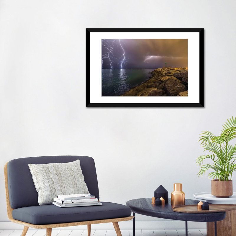 « when lightning strike », reproduction de photo sur toile, Papier avec cadre noir, H 16 po x l 24 po x P 1 po, Blanc