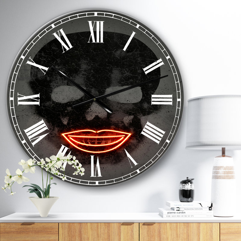 Souriant, crâne de néon et lèvres rouges - grande horloge murale moderne, Petit