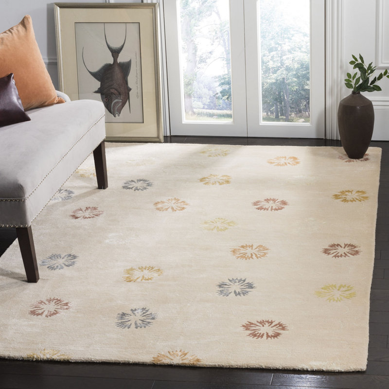 Coreatha Martha Stewart Viscos/Wool Floral Rug in Beige, Rectangle 5'6" x 8'6"