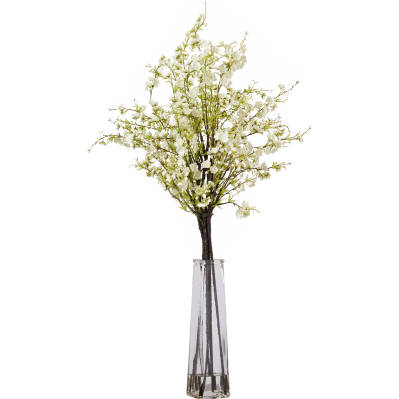 Arrangement floral à fleurs de cerises vase