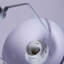 Lampe sur pied industrielle de style industriel avec abat-jour bleu et interrupteur au pied-23387962