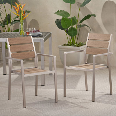 2 chaises de salle à manger d'extérieur - structure moderne en aluminium, assise en faux bois, argent naturel et construction élégante, l 21,75 po x P 23,29 po, H 35,78 po