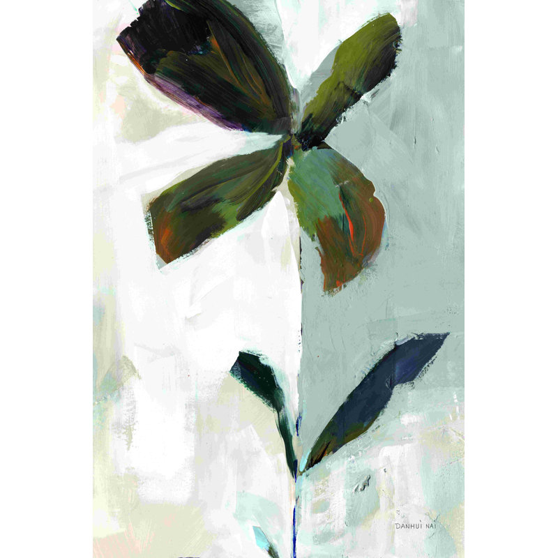 «Of Clover I» par Danhui Nai, photographie sur toile tendue, H 12 po x l 8 po, Toile flottante noyer avec passe-partout