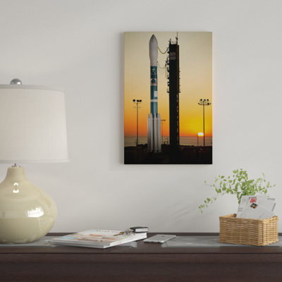 « the delta ii rocket on the launch pad » par stocktrek images, reproduction d’impression sur toile tendue
