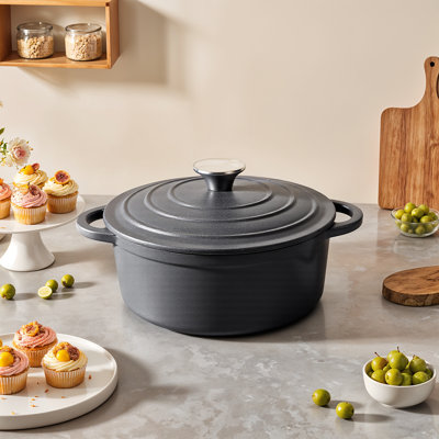 Living And Home 2.7L Cast Iron Stock Pot