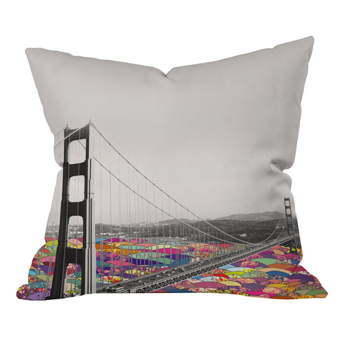 Il se trouve dans le coussin intérieur/extérieur de l’eau Bianca Green, 20 po x 20 po
