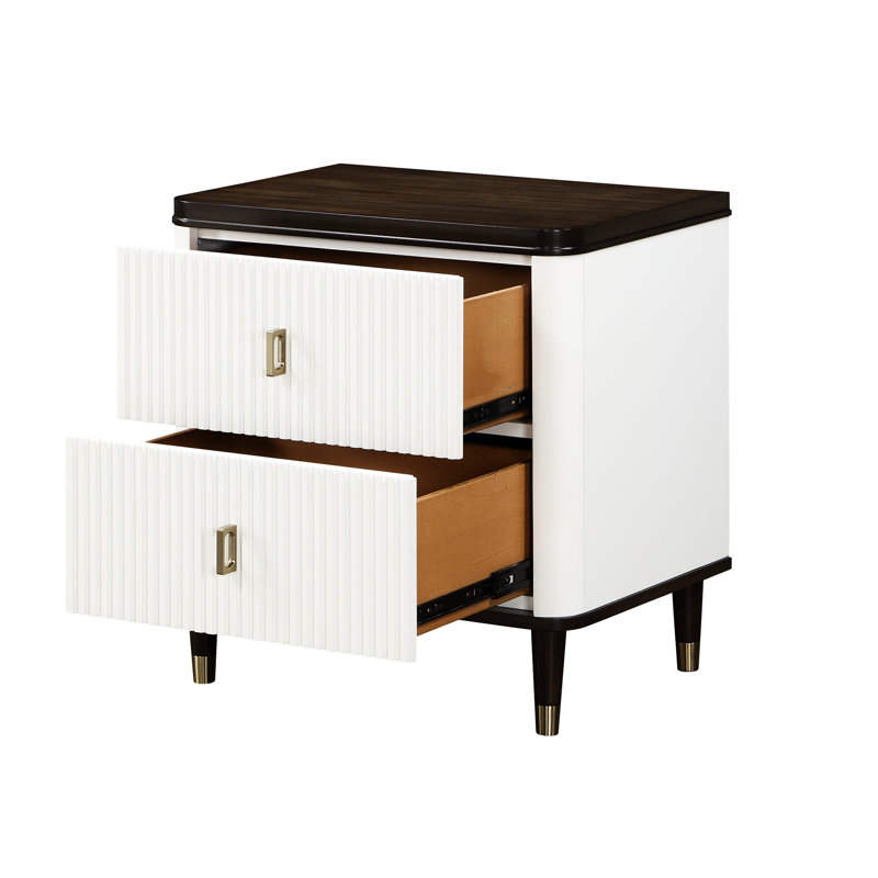 Table de chevet blanche et brune captivante avec 2 chaises pour la chambre à coucher