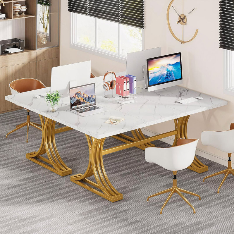 Bureau de direction moderne de 63 po, grand bureau d'ordinateur avec pieds en X élégants, poste de travail en faux marbre, mobilier de bureau pour la maison