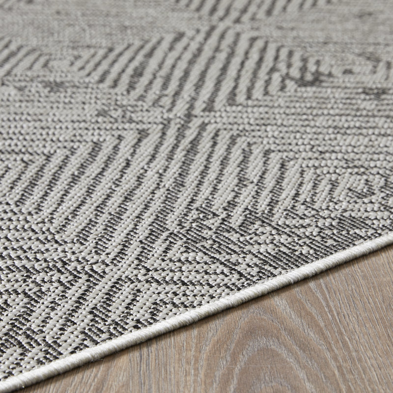 Jaagruti Washable Geometric Indoor / Outdoor Rug, Rectangle 6'7" x 9'2"