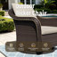 Ensemble de patio Alderwood 3 pièces en résine tressée PE résistant aux intempéries, canapé 3 places et 2 poufs avec coussins beiges-495281030