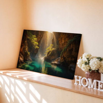 Sunlit Canyon River avec eau turquoise et arbres luxuriants, reproduction d'art sur toile pour le salon, la chambre à coucher, le bureau, le couloir, le vestibule, le mur de la galerie et la décoration intérieure moderne