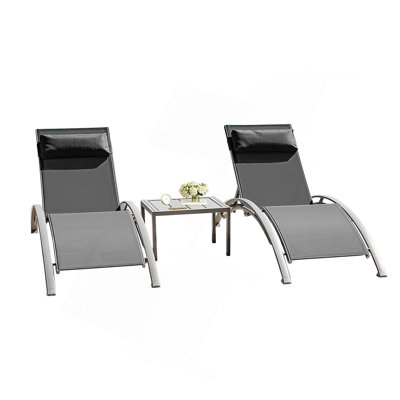 Chaises longues de piscine