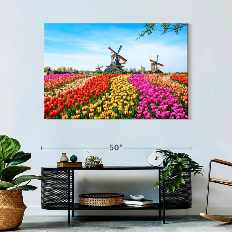 Harnek Windmills Beyond Tulips, H 32 po x l 48 po