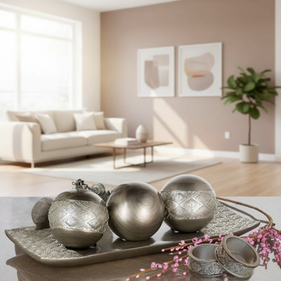 Ensemble de boules décoratives argentées, décoration de table de salle à manger de style campagnard, emballage de boîte-cadeau.