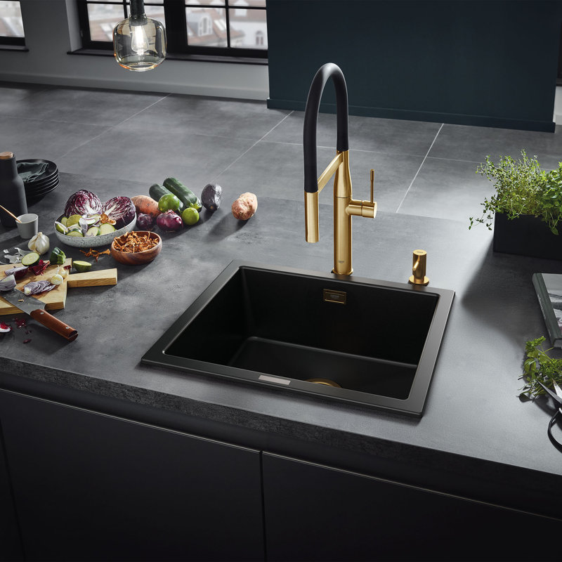 Robinet de cuisine à poignée simple Essence New avec SilkMove® et avec accessoires, Lever de soleil froid brossé