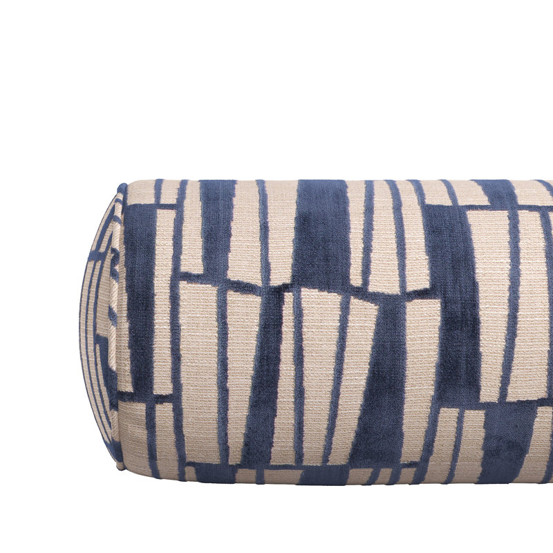 Coussin Xavier, H 8 po x l 24 po