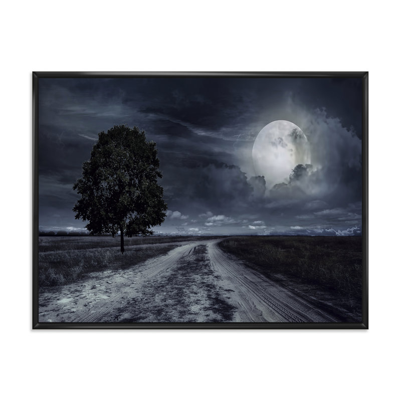 Route pavée sous une pleine lune - photographie sur toile, H 30 po x l 40 po x 1,5 po, Cadre flottant noir