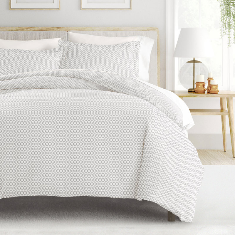 Gray and White Geometric Microfiber Full/Queen Duvet Cover Set