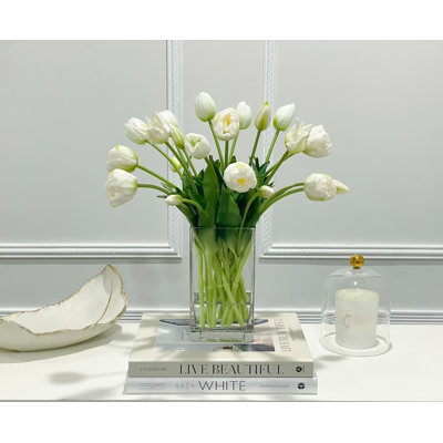 Arrangement floral tulipes dans un vase