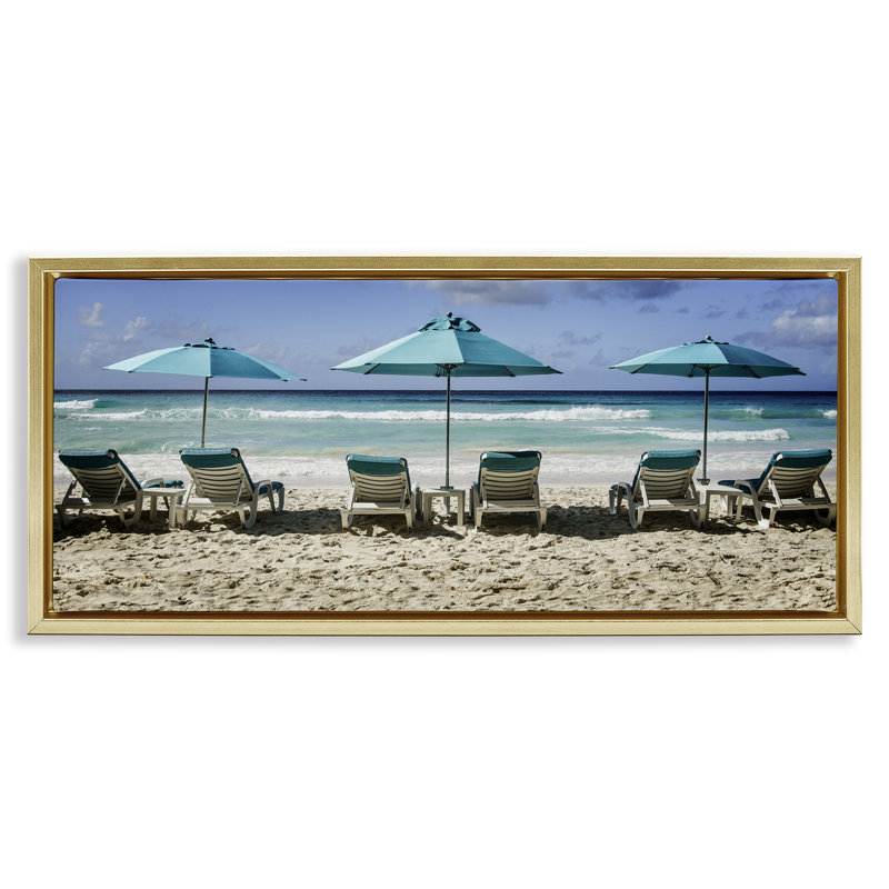 Cadre flottant avec chaises de plage alignées, design par Mary Lou Johnson, H 14 po x l 31 po, Cadre flottant métallique doré