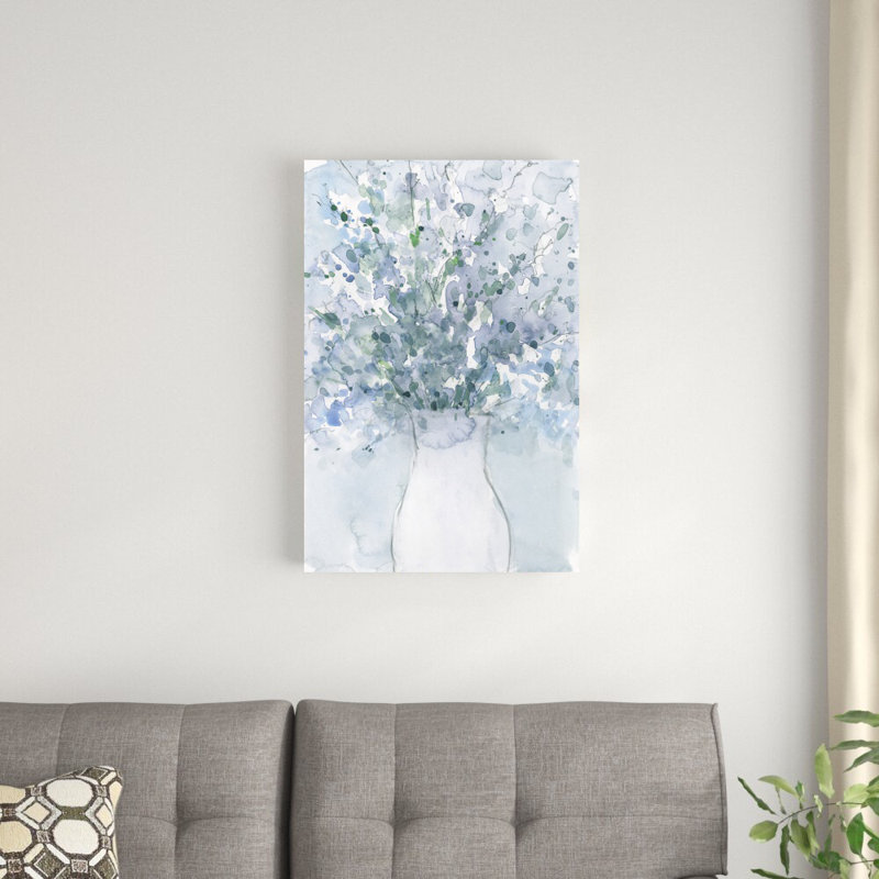 Arrangement bleu poudre dans un vase I, H 30 po x l 20 po