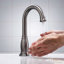 Robinet à capteur pour toilettes commerciales Contrôle de l'eau mains libres élégant et efficace-71631037