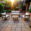Ensemble de mobilier de patio 4 pièces en bois d'acacia, ensemble de conversation extérieur brun clair avec coussins beiges déperlants, canapé 2 places, 2 chaises et table basse