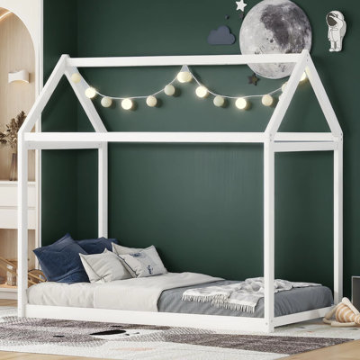 Lit simple en bois