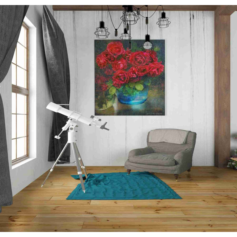 «Roses in Blue Jar» par Chris Vest, art mural sur toile, H 30 po x l 26 po x P 1,25 po