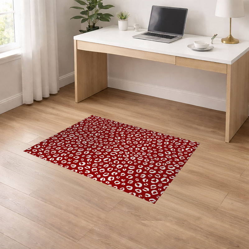 Tapis de bureau léger Leopard Play, 72" W x 48" D, Rouge canneberge