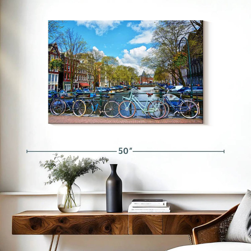 Lilie Amsterdam, vélos sur le pont, H 26 po x l 39 po