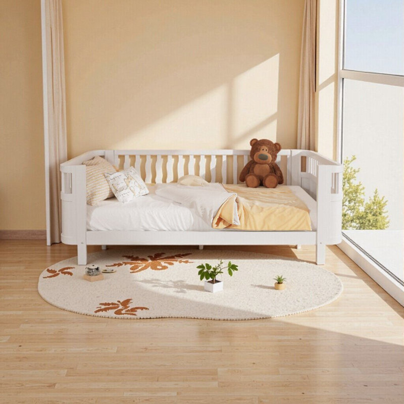 Élégant grand lit plateforme en bois blanc avec rails de sécurité pour enfants - conception discrète, durable et élégante