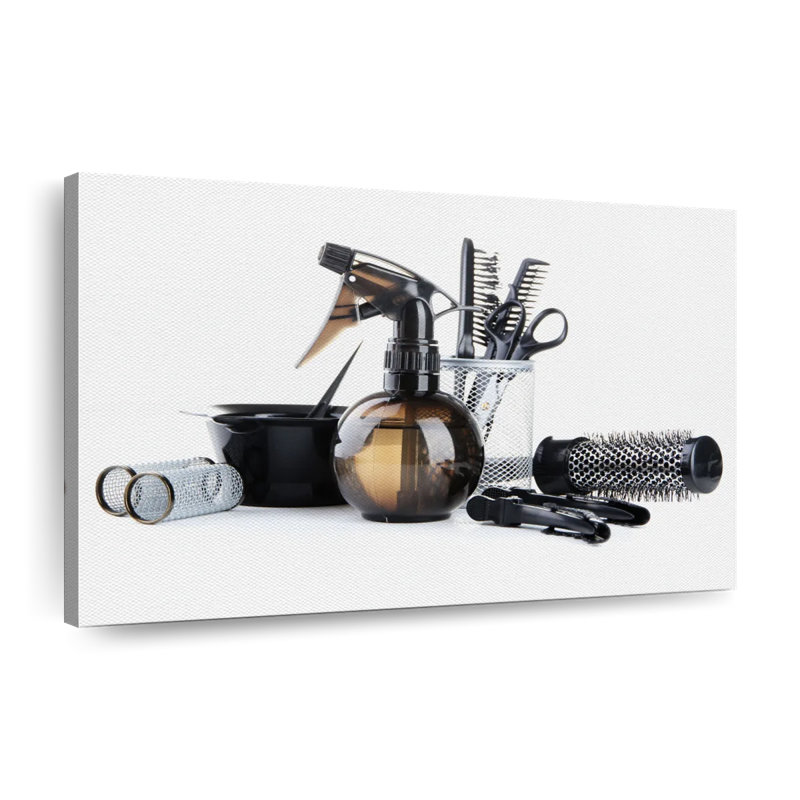 «Hair Salon Essentials», reproduction sur toile, H 26 po x l 39 po x P 1,25 po