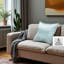 Coussin décoratif carré en tissu satiné vert Lida, H 17,75 po x l 17,75 po x P 5,83 po