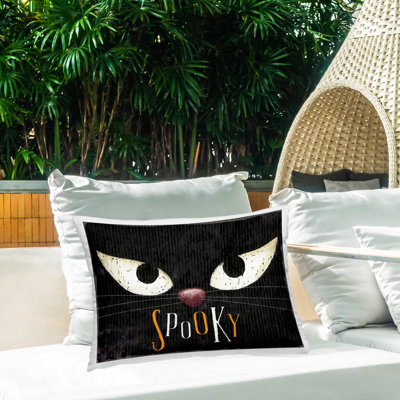 Coussin décoratif d'extérieur imprimé yeux de chat Spooky par Nicole DeCamp